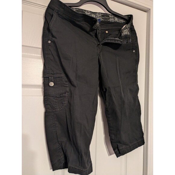 Gloria Vanderbilt Black Cargo Capri Pants Size 8 Stretch Mid Rise Crop Utility - Picture 4 of 12